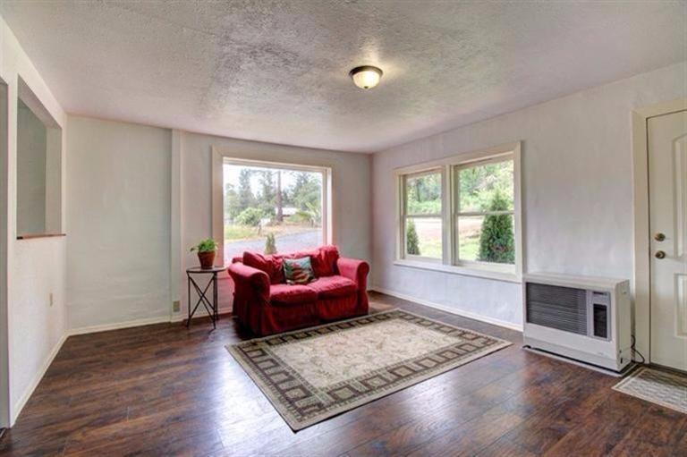 1819 Rounds Avenue Grants Pass, OR 97527 - Photo 4 of 17 Large windows let lots of light into the