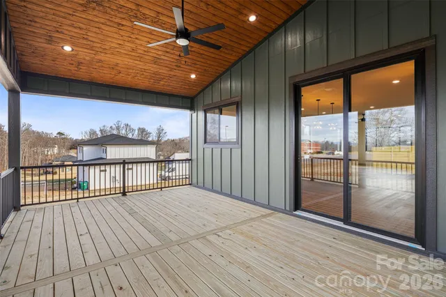 $750,000 | 6 Scott Mdws Drive, Unit 33, Asheville, NC 28806