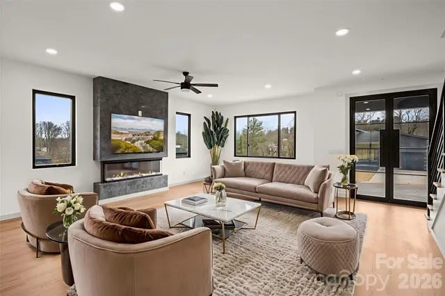 $750,000 | 6 Scott Mdws Drive, Unit 33, Asheville, NC 28806