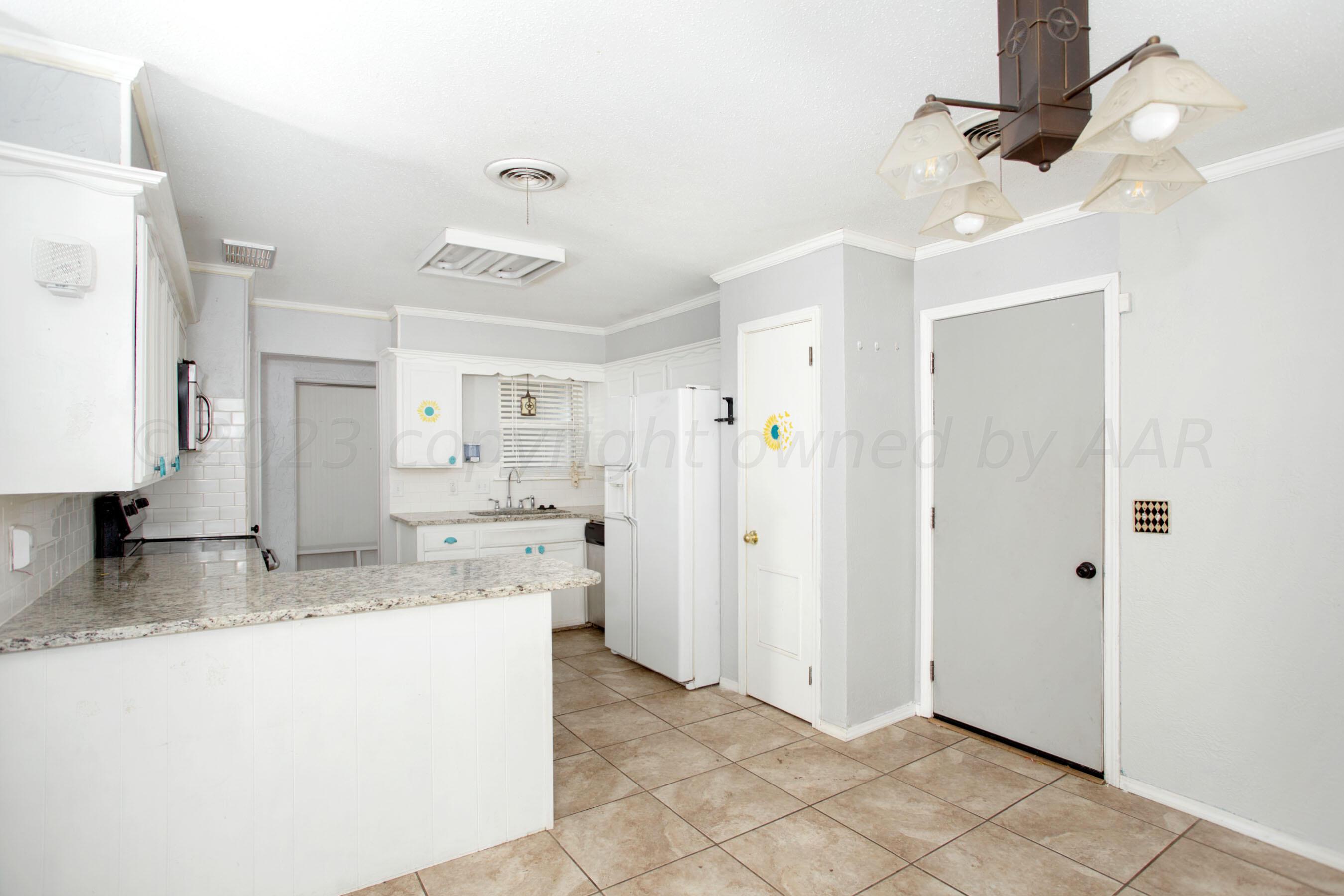 5111 Royce Drive Amarillo, TX 79110 - Photo 7 of 27 20