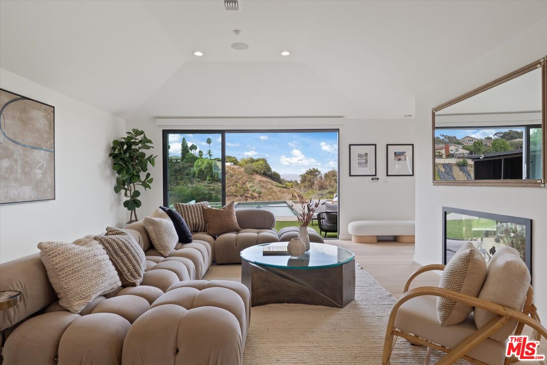 5255 Veronica Street Los Angeles, CA 90008 - Photo 18 of 75