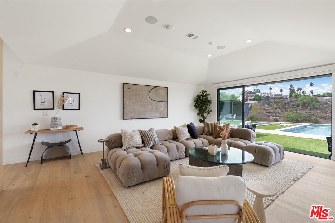 5255 Veronica Street Los Angeles, CA 90008 - Photo 19 of 75