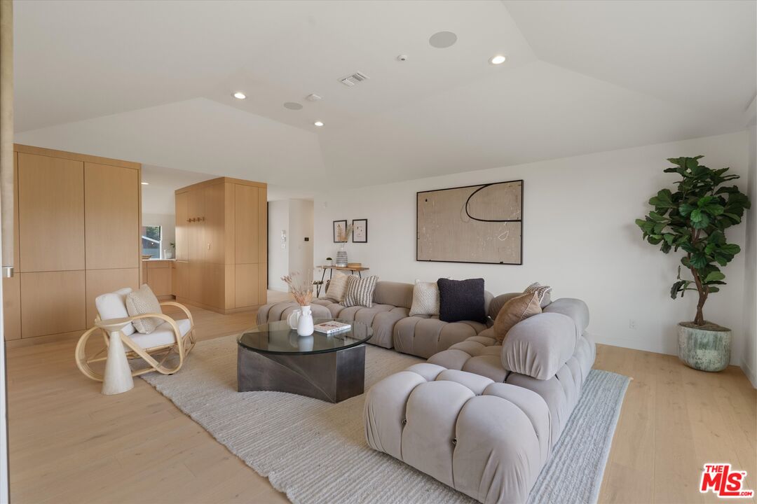 5255 Veronica Street Los Angeles, CA 90008 - Photo 36 of 75