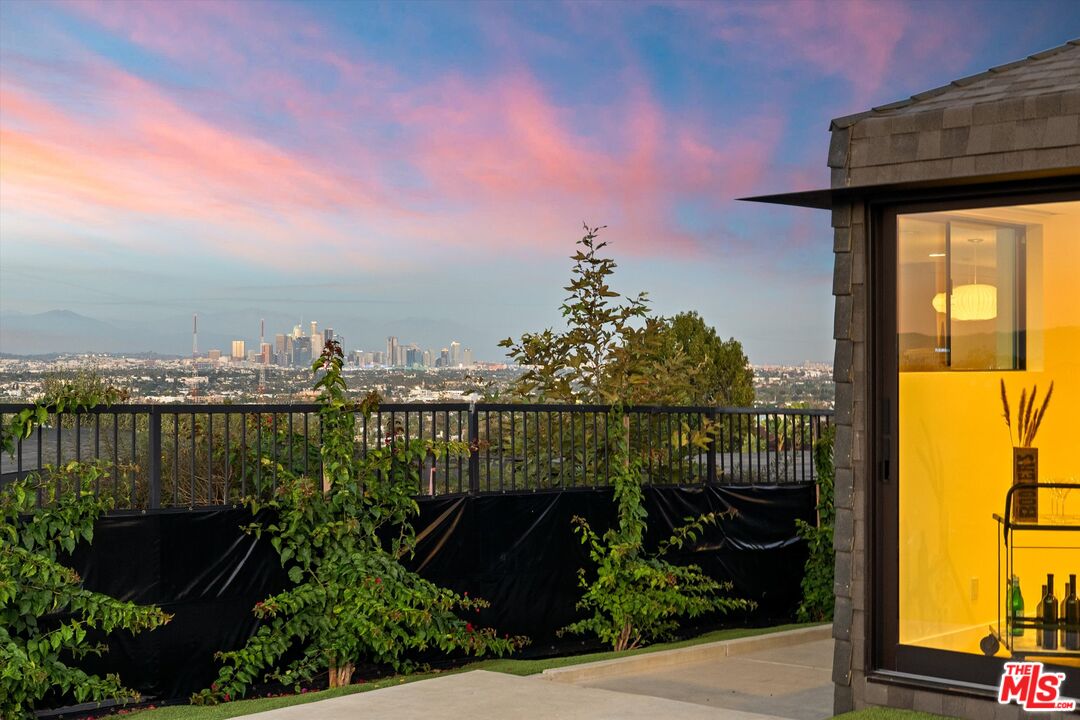 5255 Veronica Street Los Angeles, CA 90008 - Photo 8 of 75