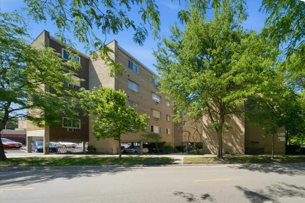 $164,900 | 7320 North Rogers Avenue, Unit 210, Chicago, IL 60626