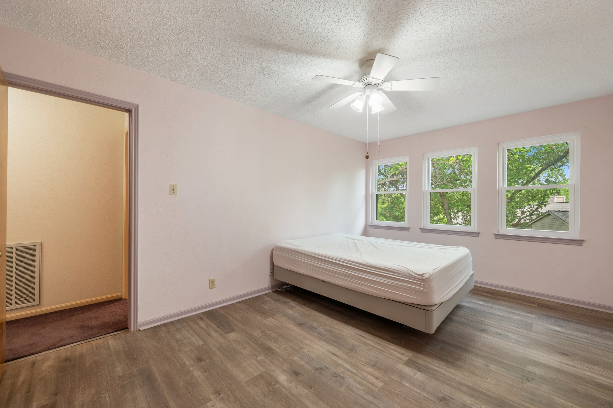 3845 Ranch Road 2222, Unit 19 Austin, TX 78731 - Photo 21 of 38 a spacious bedroom with a bed and a chandelier