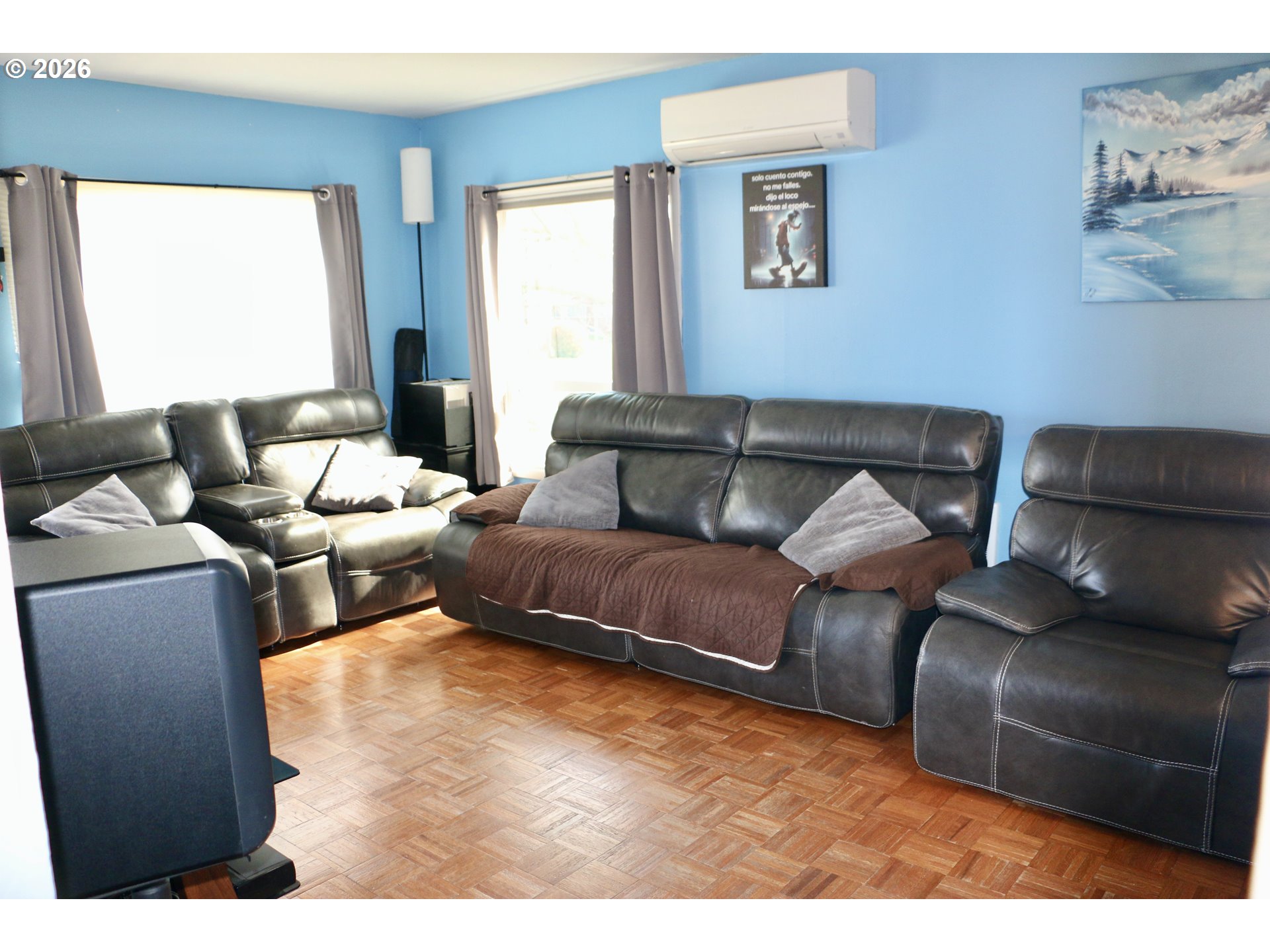 400 West 6th Street The Dalles, OR 97058 - Photo 4 of 28 a living room with furniture