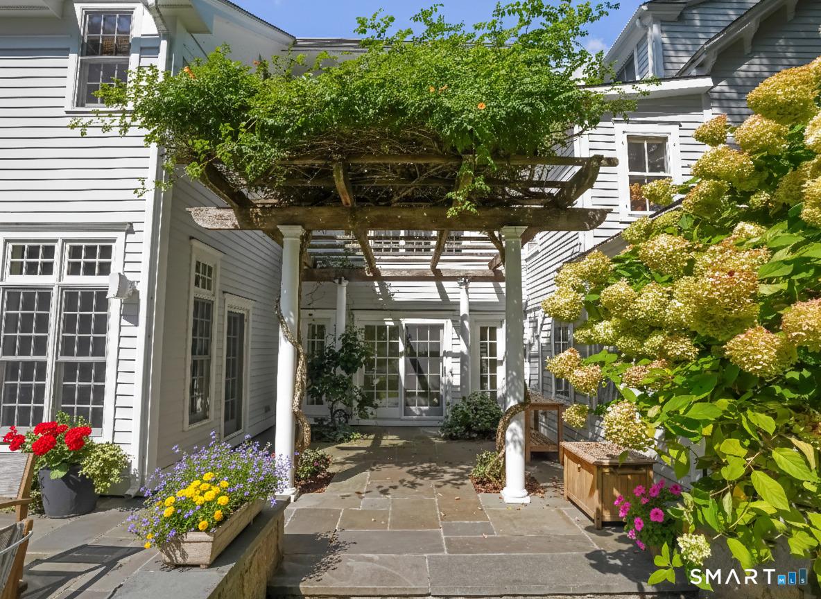 422 Scofieldtown Road Stamford, CT 06903 - Photo 32 of 38 a front view of a house