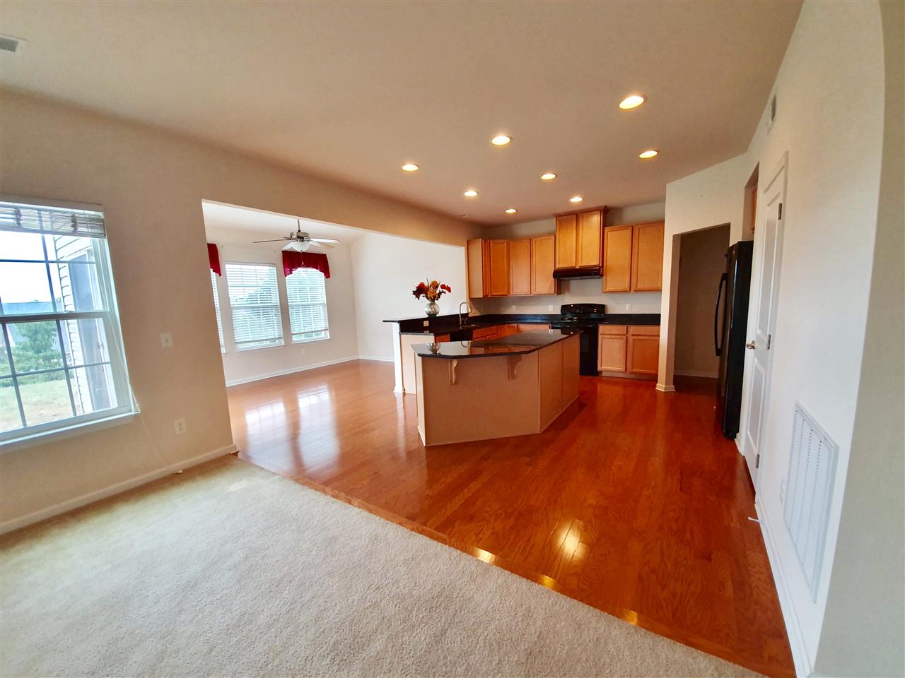 729 Ethridge Point Boiling Springs, SC 29316 - Photo 4 of 22 Kitchen