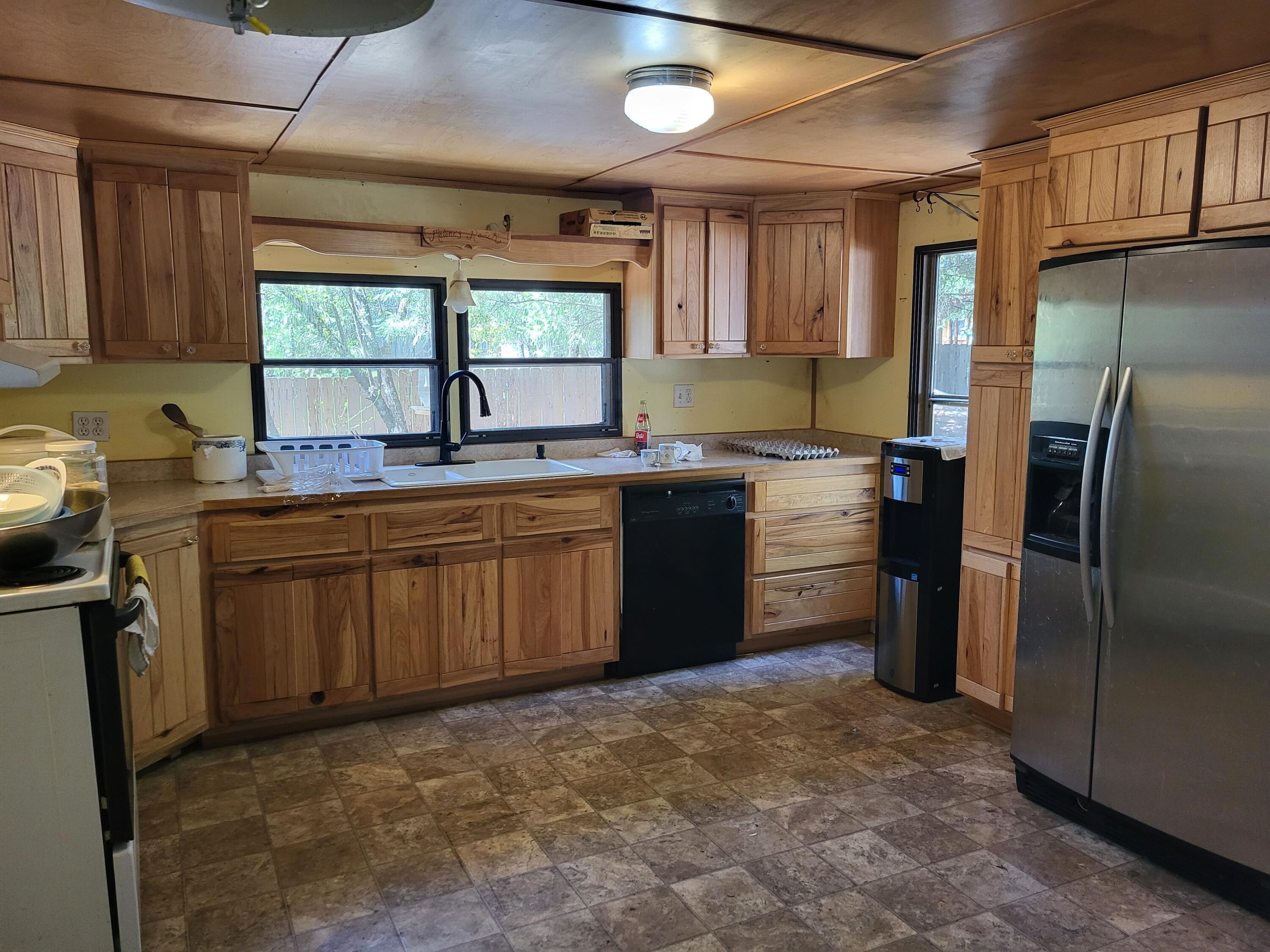 705 Lone Mountain Road O'Brien, OR 97534 - Photo 5 of 19 6