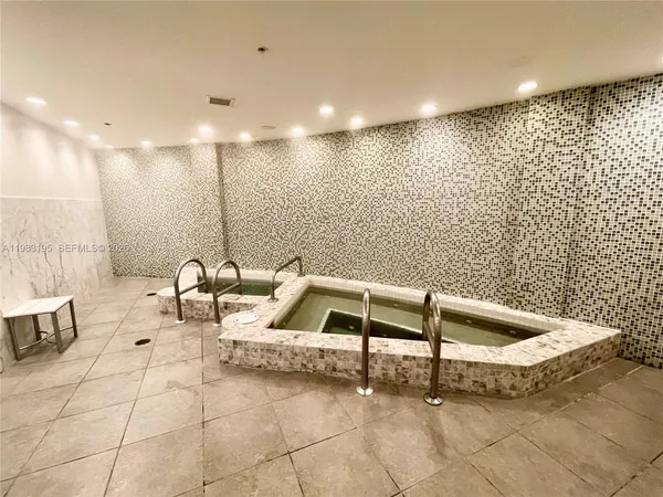 $3,000 | 253 Northeast 2nd Street, Unit 2506, Miami, FL 33132