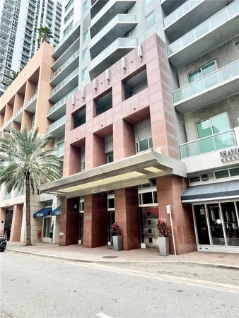 $3,000 | 253 Northeast 2nd Street, Unit 2506, Miami, FL 33132