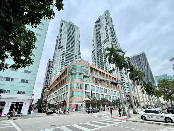 $3,000 | 253 Northeast 2nd Street, Unit 2506, Miami, FL 33132