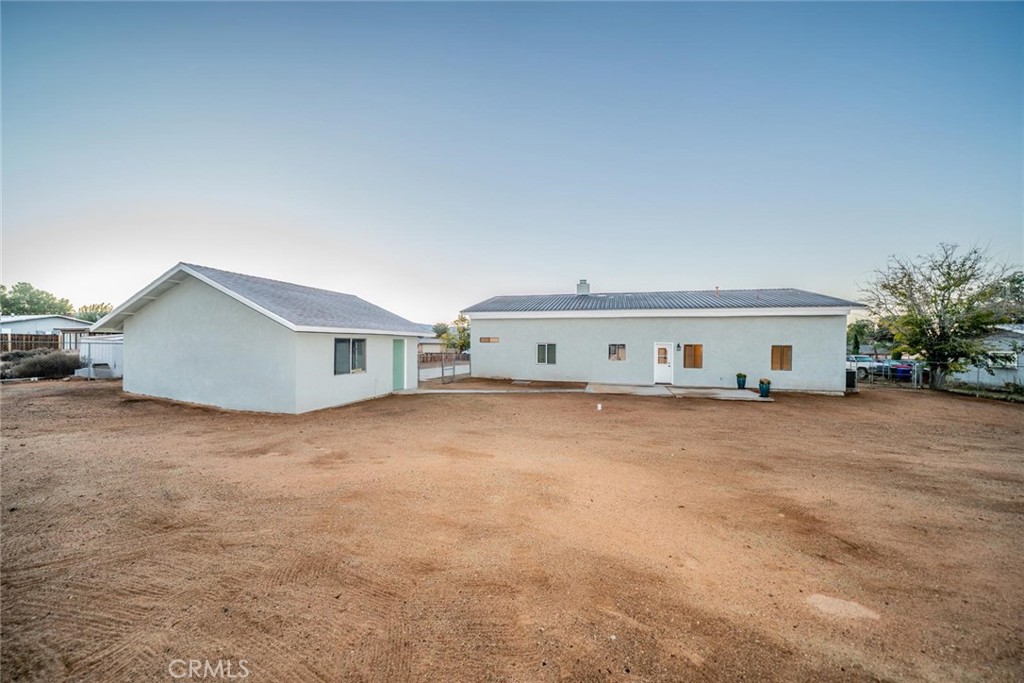 16754 Pauhaska Road Apple Valley, CA 92307 - Photo 19 of 19 a very nice looking room with a large window