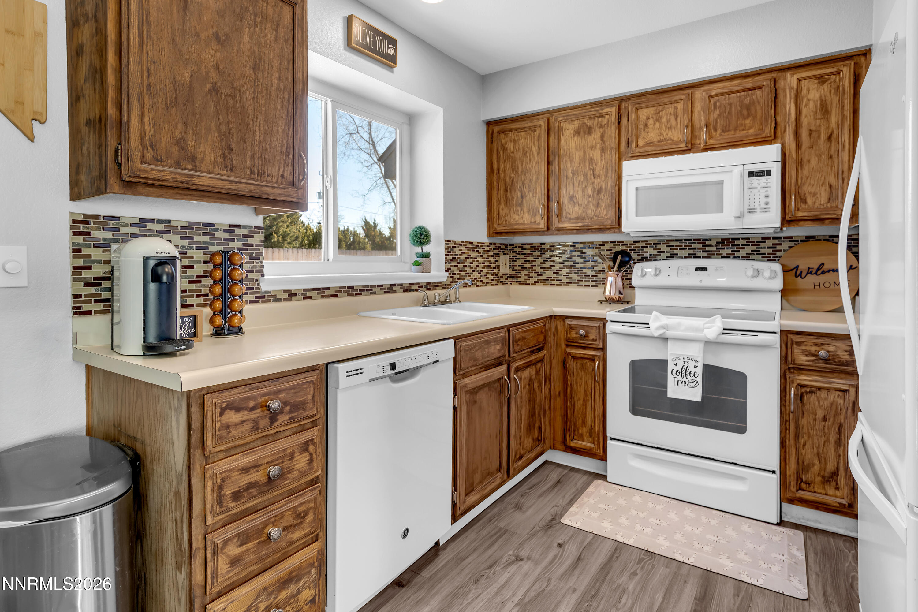 480 Aswan Street Sparks, NV 89441 - Photo 19 of 41 a kitchen with a stove microwave and sink