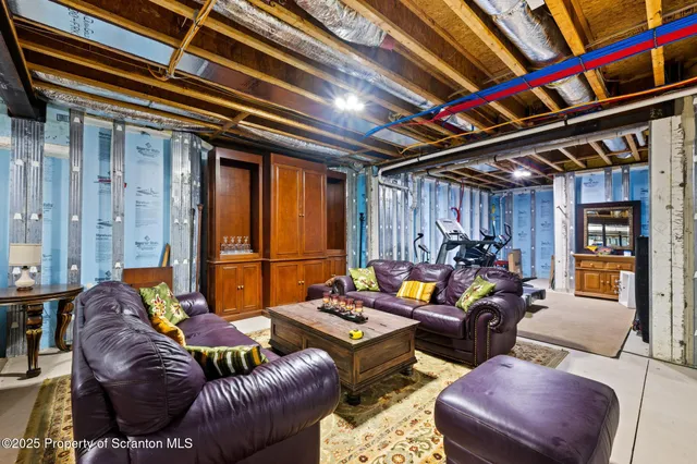 $1,150,000 | 321 Hemlock Drive, Lake Ariel, PA 18436