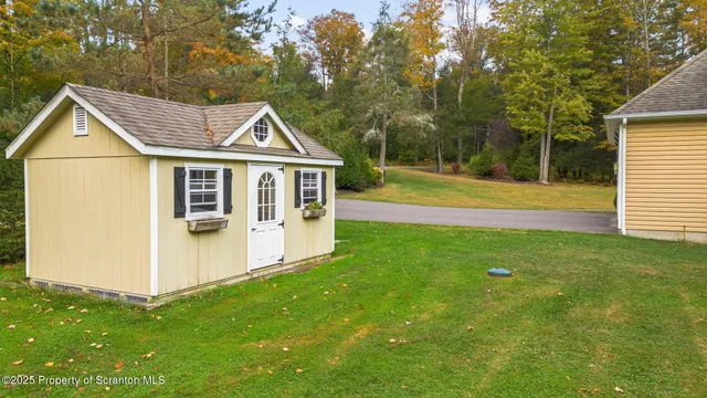 $1,150,000 | 321 Hemlock Drive, Lake Ariel, PA 18436