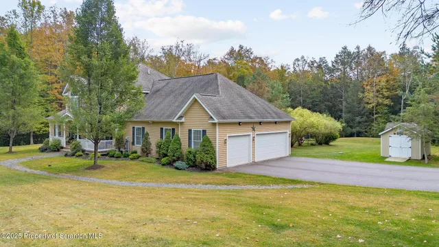 $1,150,000 | 321 Hemlock Drive, Lake Ariel, PA 18436