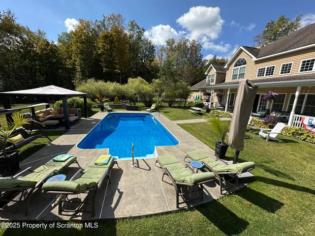 $1,150,000 | 321 Hemlock Drive, Lake Ariel, PA 18436