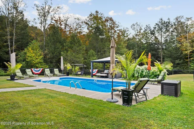 $1,150,000 | 321 Hemlock Drive, Lake Ariel, PA 18436