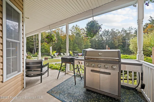 $1,150,000 | 321 Hemlock Drive, Lake Ariel, PA 18436