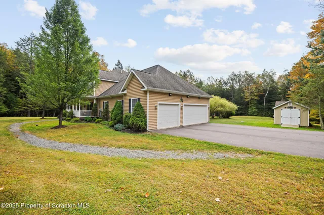 $1,150,000 | 321 Hemlock Drive, Lake Ariel, PA 18436