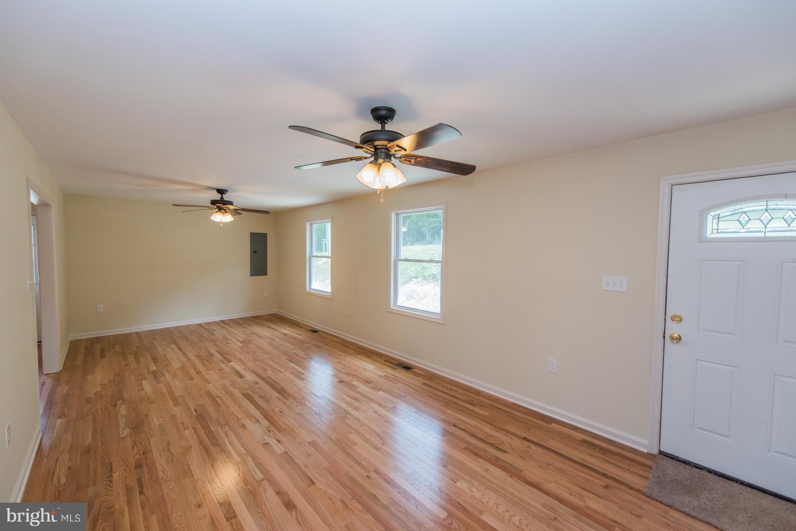Soper Berkeley Springs, WV 25411 - Photo 7 of 26 Living Room