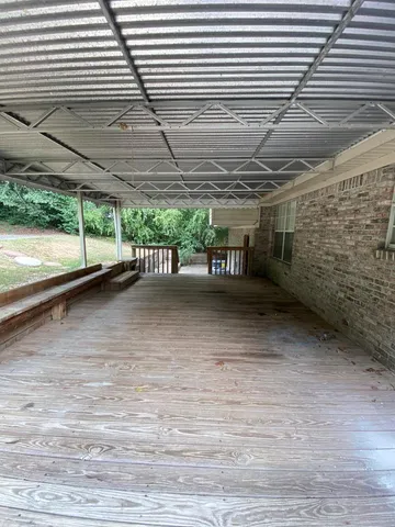 a view of a yard with a house