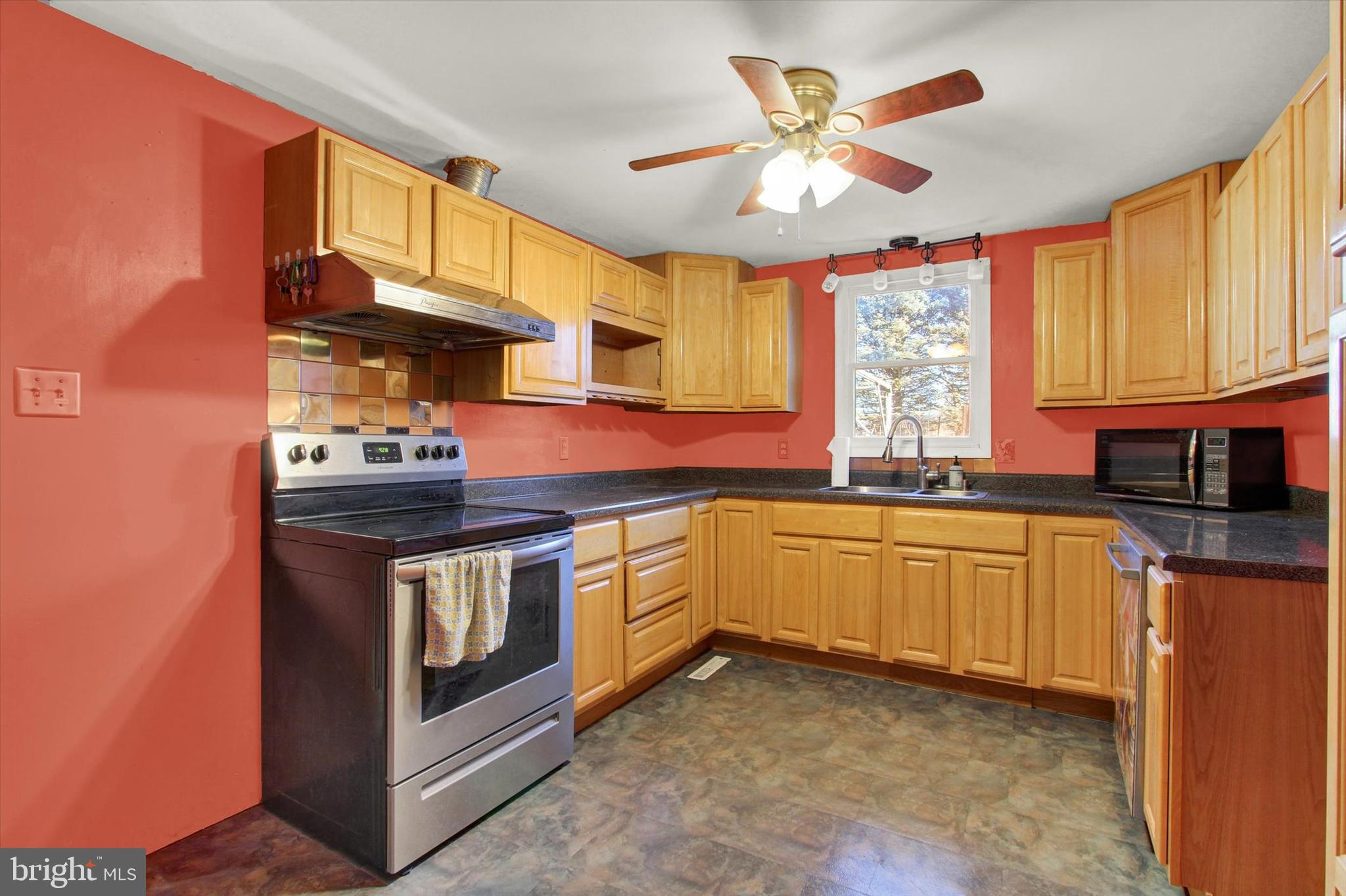 3291 Chambersburg Road Biglerville, PA 17307 - Photo 3 of 29 Gallery Image 3