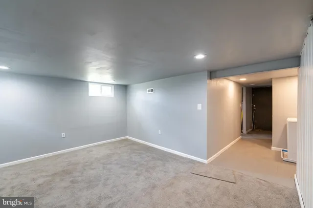 a view of a back yard