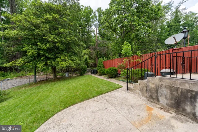 a view of an outdoor space and a yard