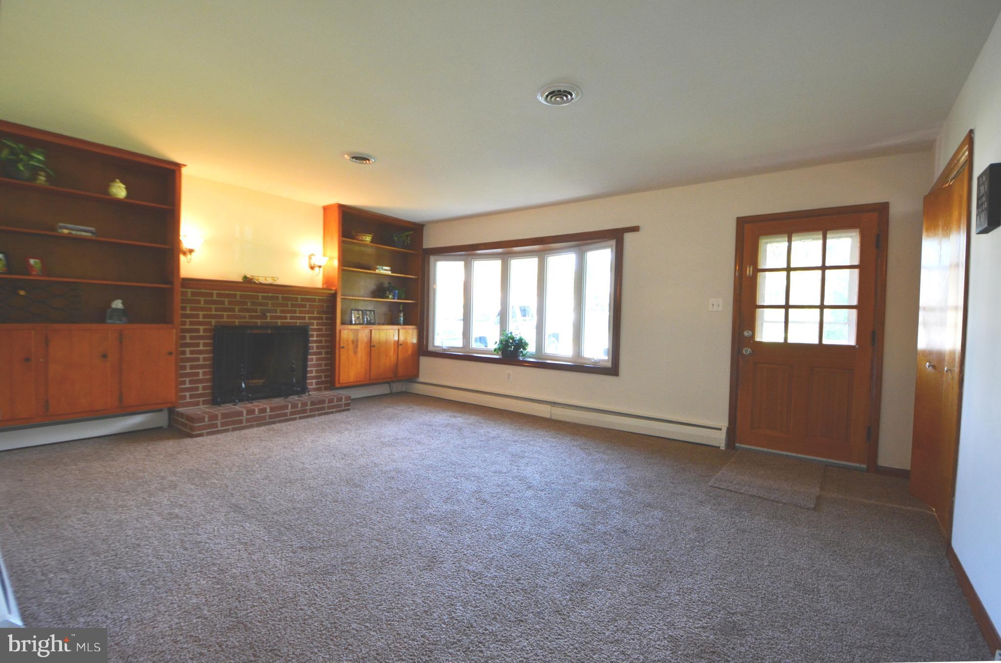 310 Hook Road Westminster, MD 21157 - Photo 24 of 30 Living Room vinyl bay casement windows.