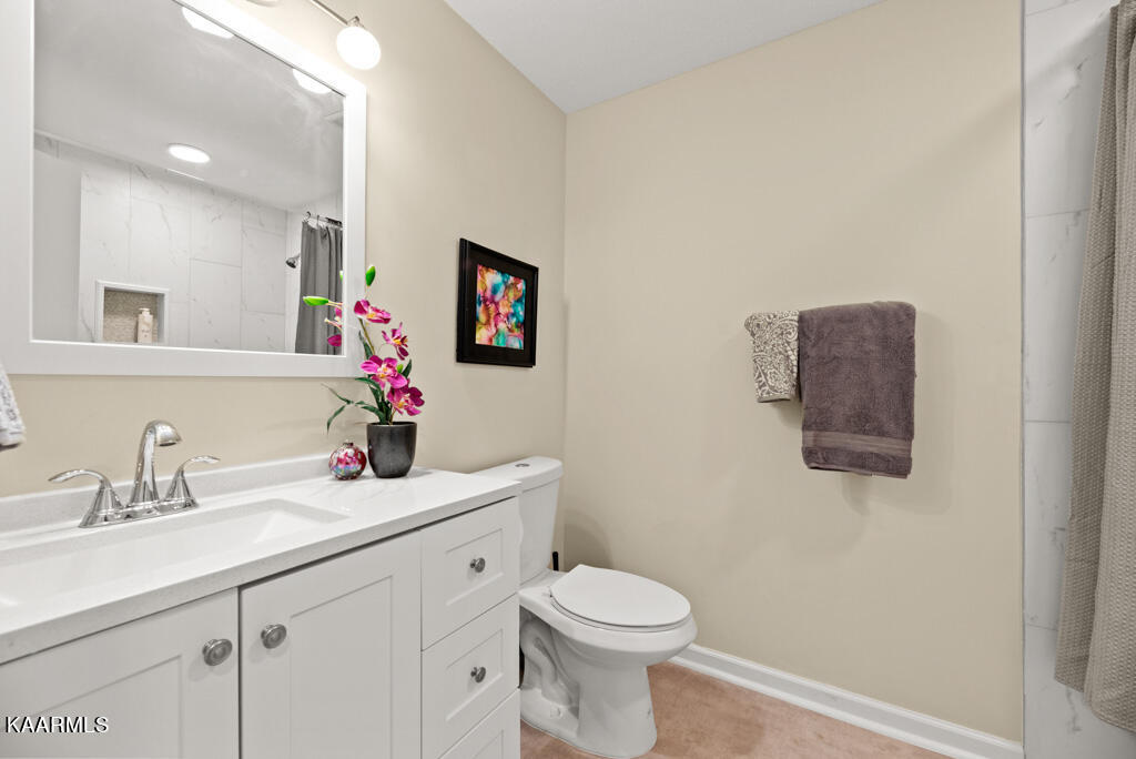 308 McFee Road Knoxville, TN 37934 - Photo 14 of 43 Main Bathroom