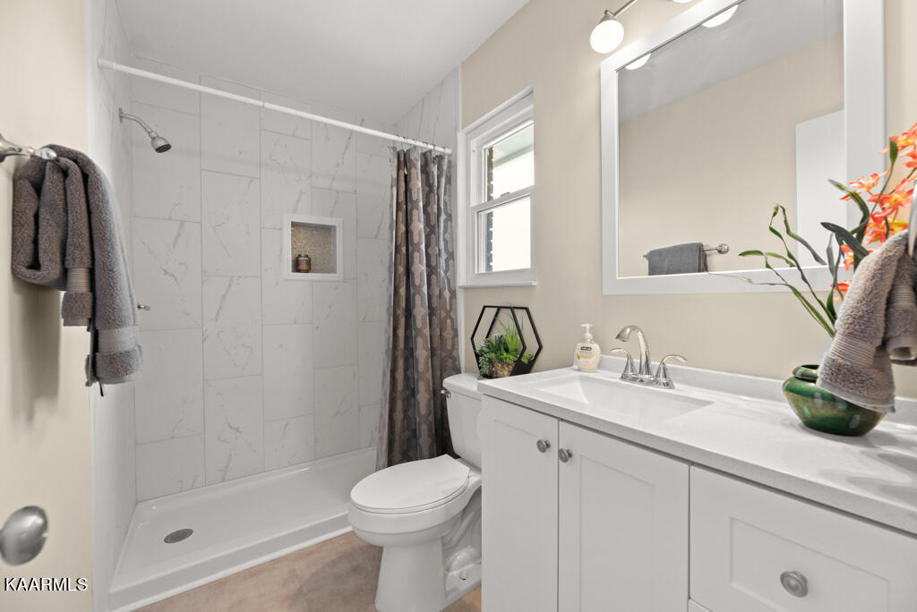 308 McFee Road Knoxville, TN 37934 - Photo 20 of 43 Master Bathroom