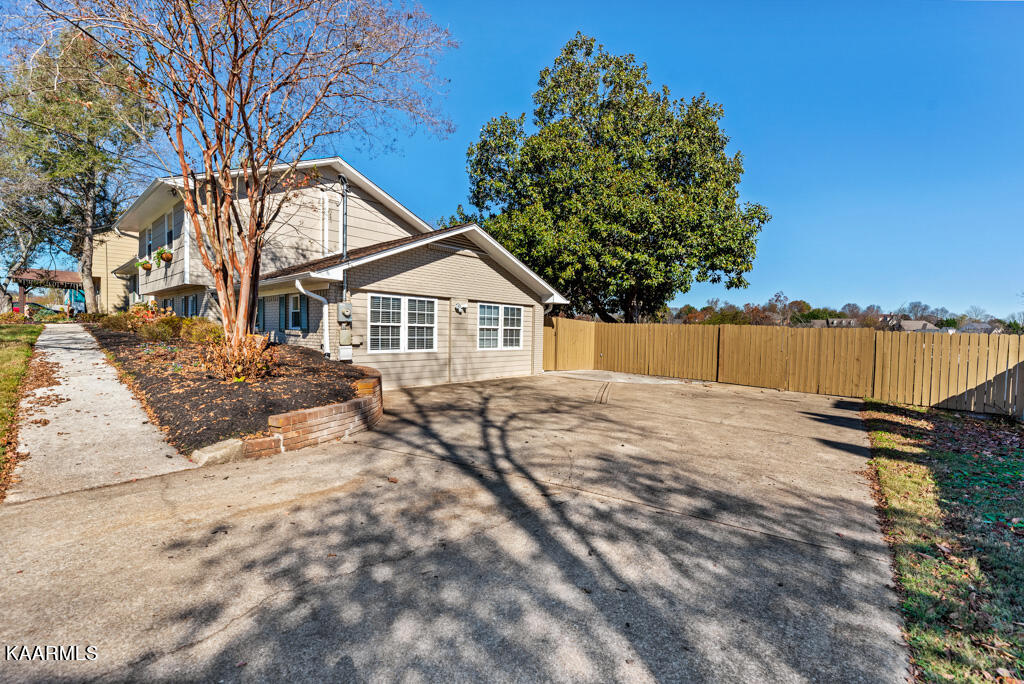 308 McFee Road Knoxville, TN 37934 - Photo 3 of 43 Driveway