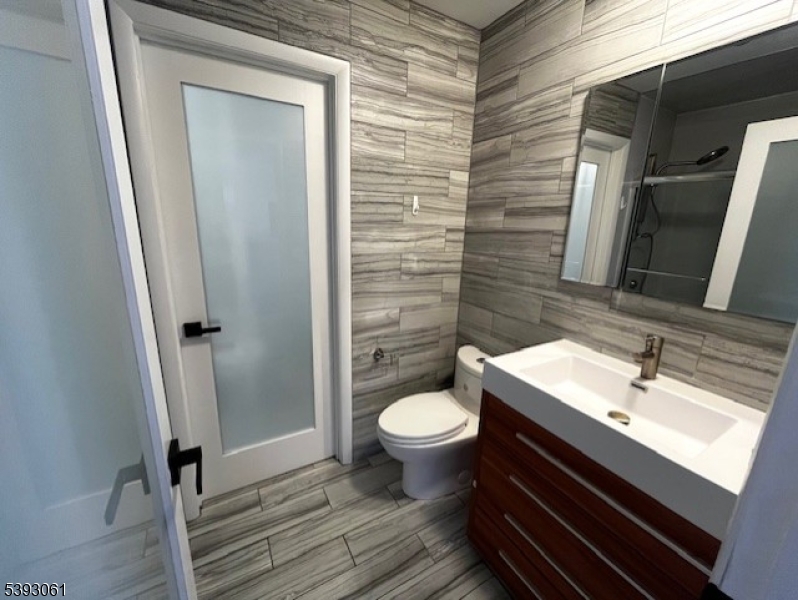 8 Larkspur Court Bedminster, NJ 07921 - Photo 14 of 19 a bathroom with a sink toilet and shower