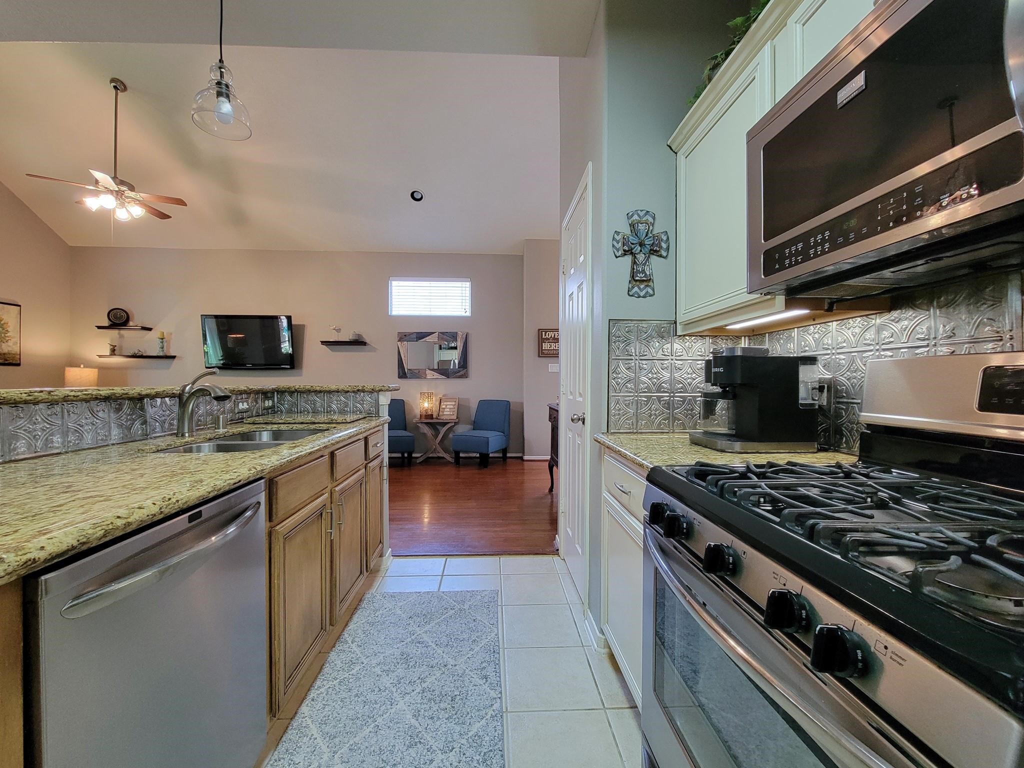 18706 Scented Candle Way Spring, TX 77388 - Photo 8 of 25
