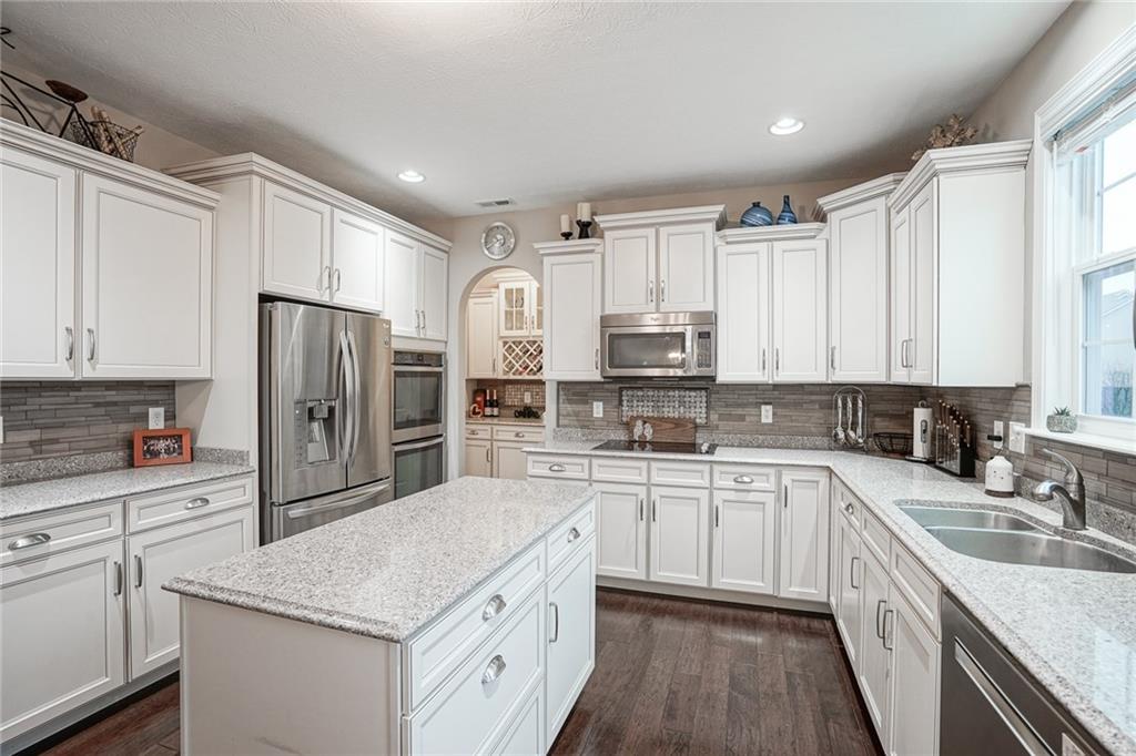 12351 Wolverton Way Fishers, IN 46037 - Photo 5 of 48 Gallery Image 5