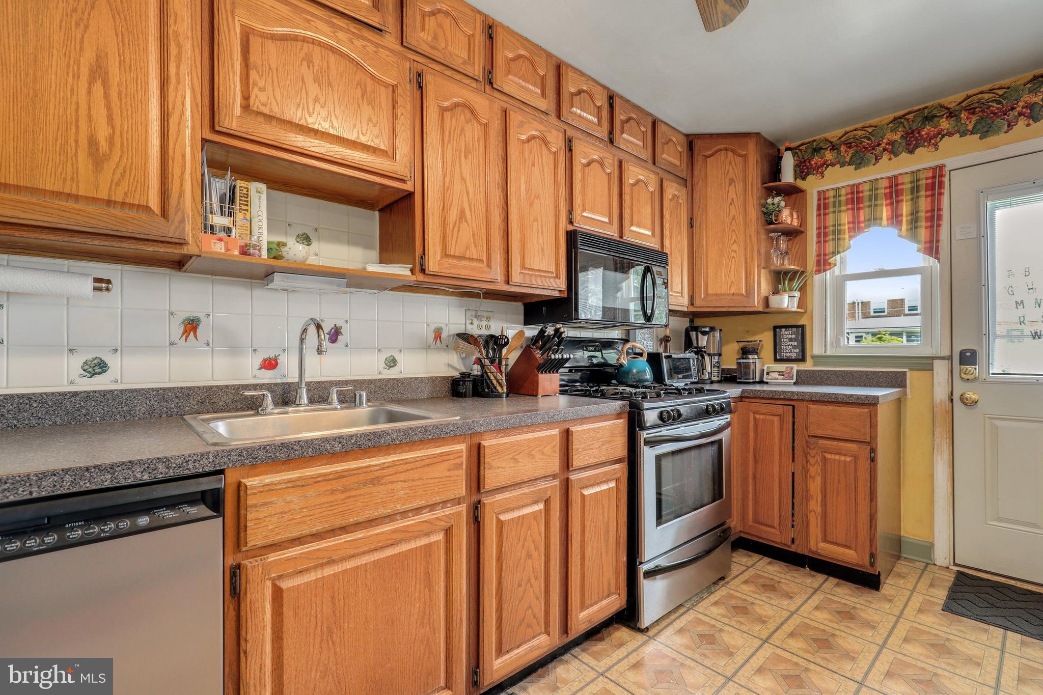 8539 Kings Ridge Road Parkville, MD 21234 - Photo 11 of 29