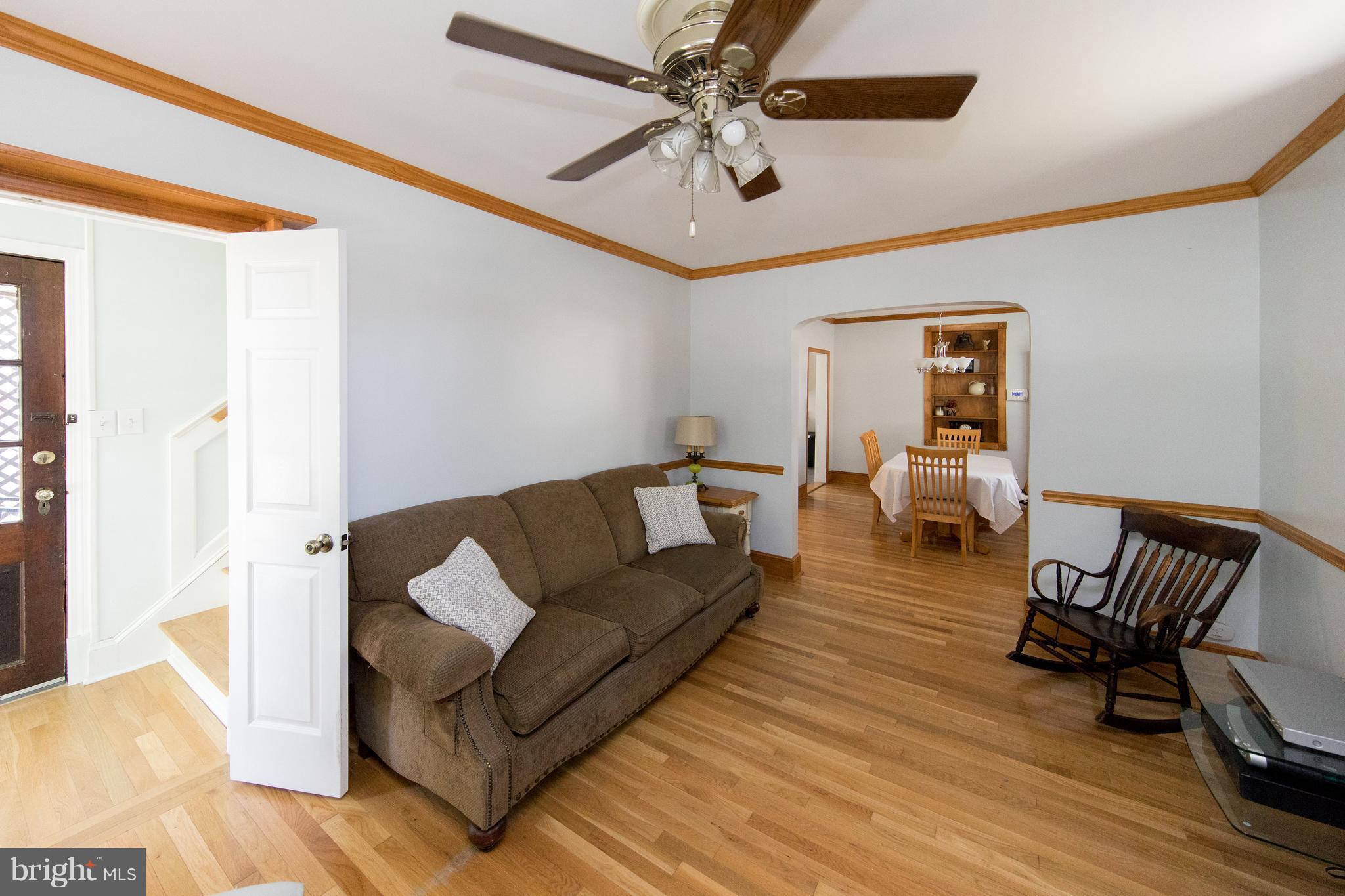 4707 Edmonston Road Hyattsville, MD 20781 - Photo 6 of 30 Living Room