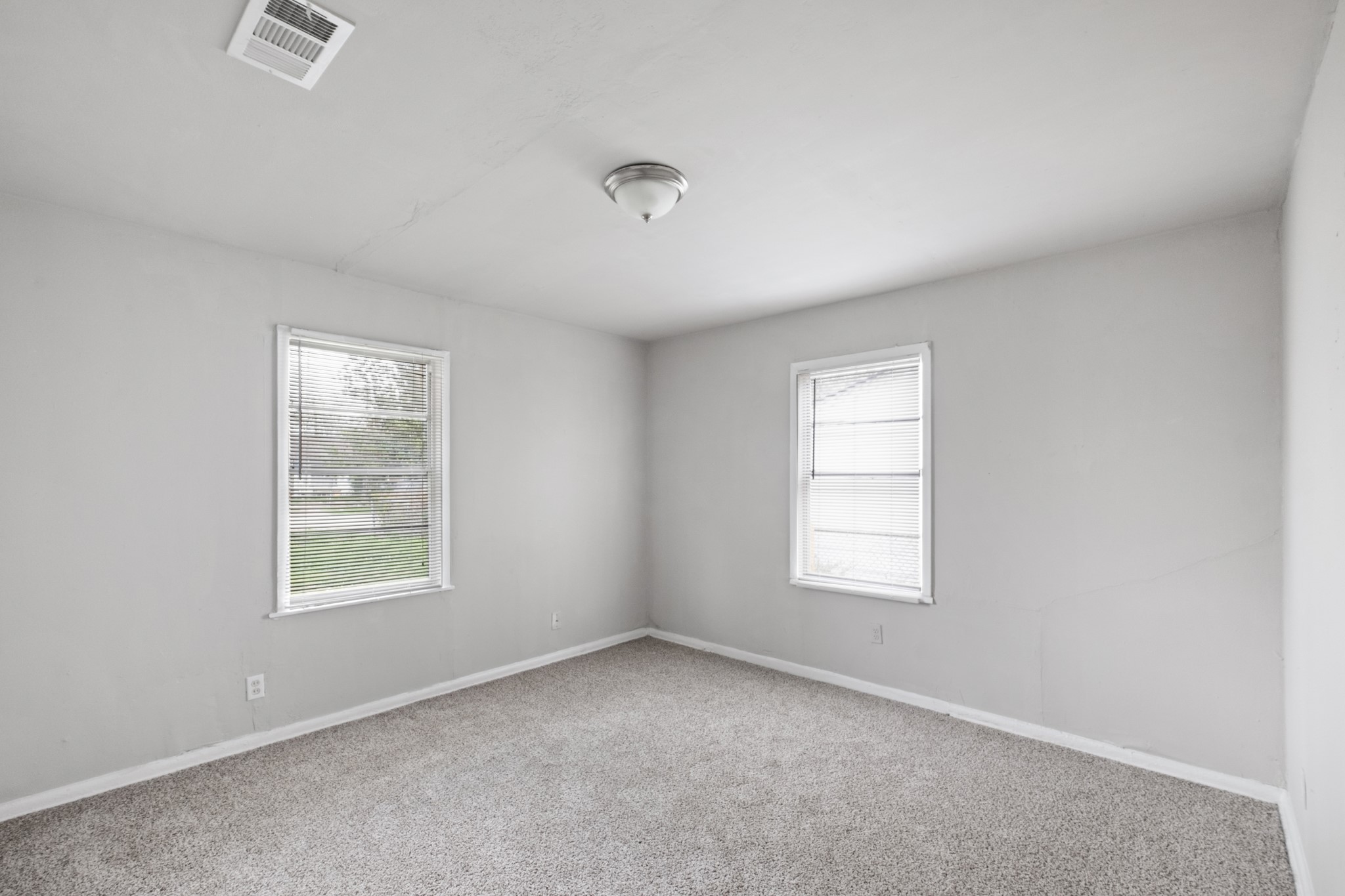 4922 Alvin Street Houston, TX 77033 - Photo 6 of 10 an empty room with windows