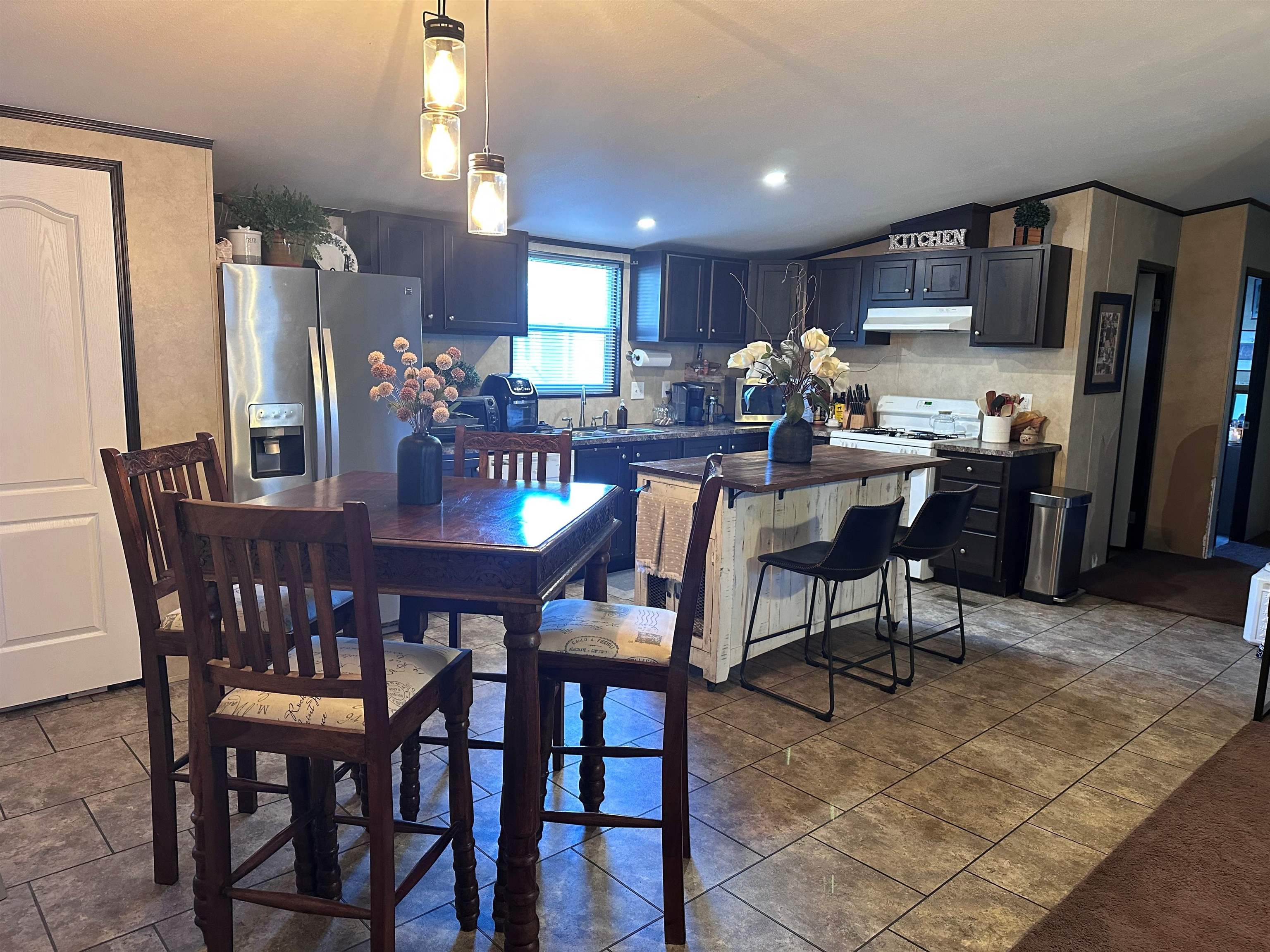 585-25 25 1/2 Road, Unit 125 Grand Junction, CO 81505 - Photo 6 of 24 a view of a dining room with furniture