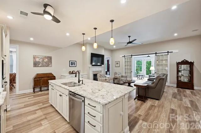 a large kitchen with kitchen island a large island in it