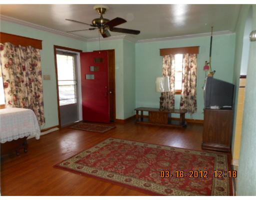 3036 Ivanhoe Road Sharpsville, PA 16150 - Photo 3 of 11 Living Room.