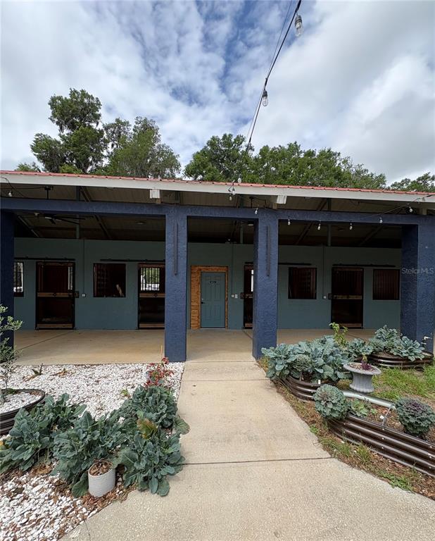 1575 Northeast 100th Street Anthony, FL 32617 - Photo 4 of 45 a front view of a house