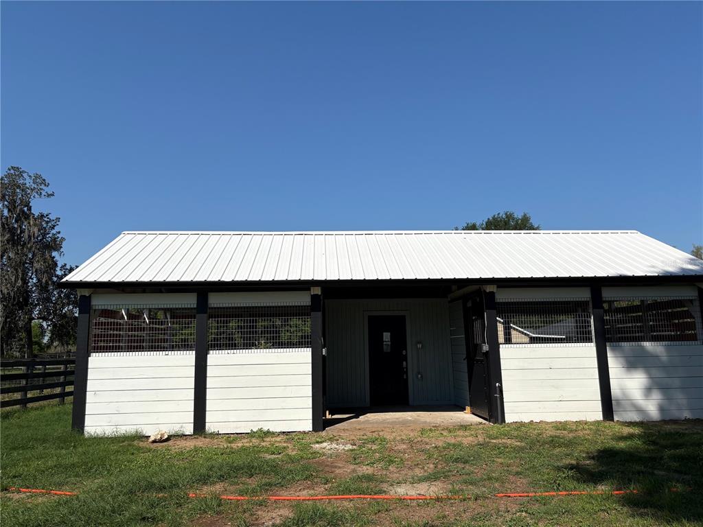 1575 Northeast 100th Street Anthony, FL 32617 - Photo 4 of 29 a front view of a house with a yard