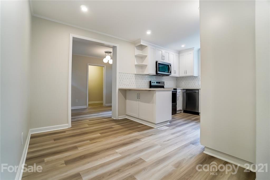 807 Lochridge Road Charlotte, NC 28209 - Photo 11 of 45 Gallery Image 11
