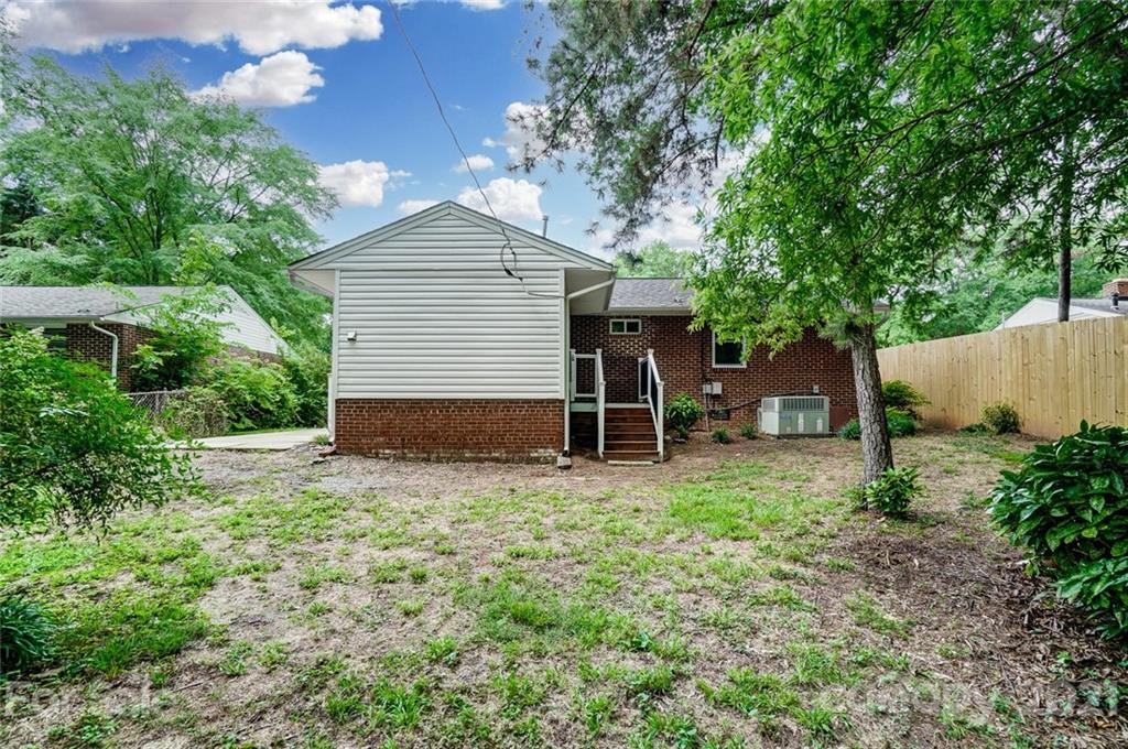 807 Lochridge Road Charlotte, NC 28209 - Photo 41 of 45 Gallery Image 41