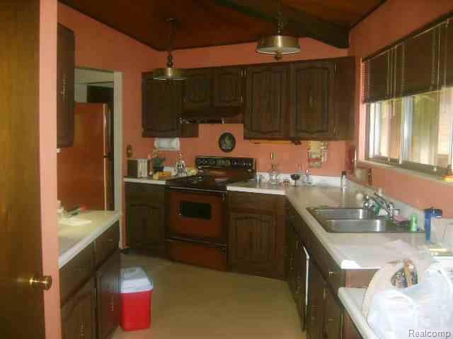 2399 Academy Road Holly, MI 48442 - Photo 7 of 11 kitchen