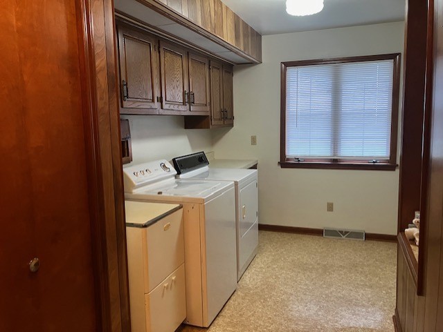 4015 East 1st Road Mendota, IL 61342 - Photo 11 of 45 a utility room with dryer and washer